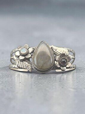 925 Sterling Silver Labradorite Bracelet, Secondary stones: Moonstone and Onyx